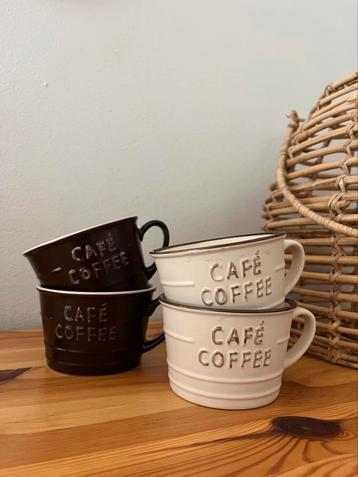 Vintage “COFFEE” mokken beschikbaar voor biedingen
