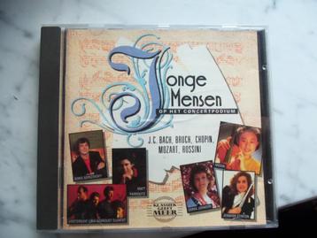CD JONGE MENSEN OP WEG NAAR HET CONCERTPODIUM. beschikbaar voor biedingen