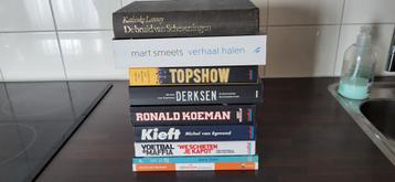 doos met diverse boeken beschikbaar voor biedingen
