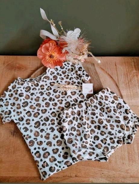 Shirtje en kort bloomerbroekje 74/80 Handgemaakt, Kinderen en Baby's, Babykleding | Maat 74, Nieuw, Meisje, Setje, Ophalen of Verzenden