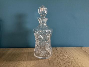 Mooi geslepen karaf. 800 ml. beschikbaar voor biedingen