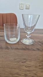 12 drinkglazen en 12 wijnglazen met gegraveerd Frans Barok, Verzamelen, Glas en Borrelglaasjes, Ophalen, Nieuw