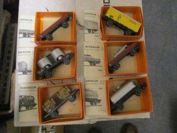 Marklin bouwpakket wagons in doosjes  met papieren gebouwd beschikbaar voor biedingen