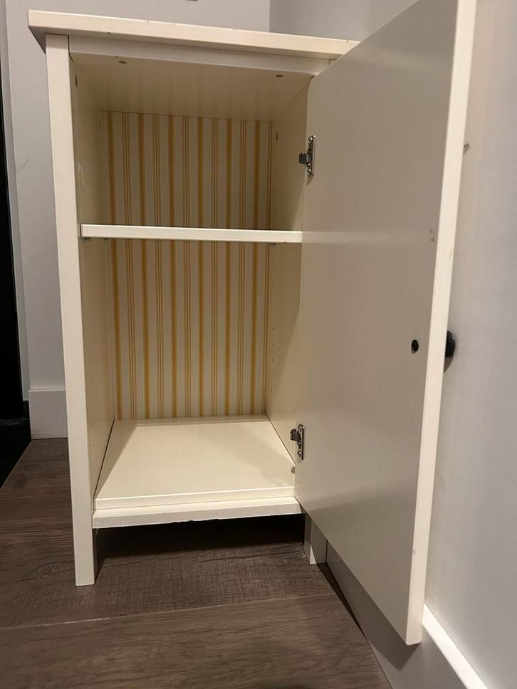 Wit boekenkastje met deur en 2 planken, Huis en Inrichting, Kasten | Boekenkasten, Gebruikt, Minder dan 100 cm, 25 tot 50 cm, Met deur(en)