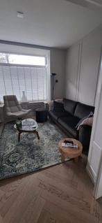 WOOOD Velvet groene 3 zits bank met hocker en kleine poef, 75 tot 100 cm, Ophalen of Verzenden, Zo goed als nieuw, Rechte bank