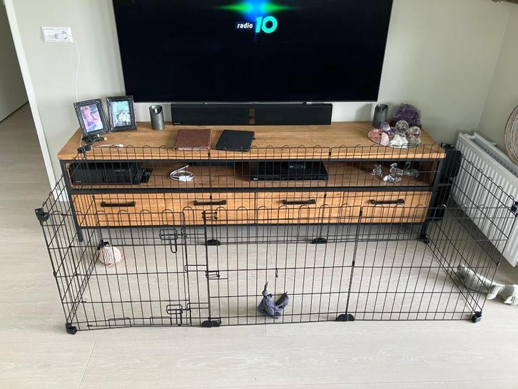 Honden bench voor een kleine hond inclusief plasbak, Dieren en Toebehoren, Hondenbenches, Zo goed als nieuw, Ophalen