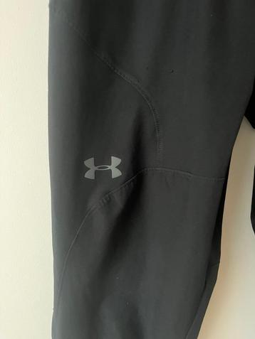 Under Armour zwarte fitted waterafstotende broek, maat M beschikbaar voor biedingen