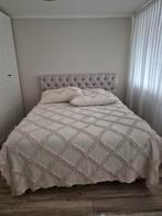 H&m bedsprei met 2 kussens, Huis en Inrichting, Ophalen of Verzenden, Zo goed als nieuw, Tweepersoons