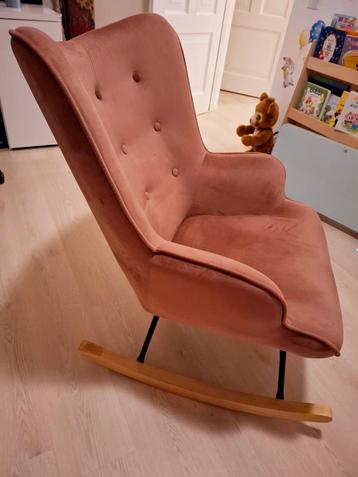 Prachtige ZGAN schommelstoel Velvet twv € 229,00 beschikbaar voor biedingen