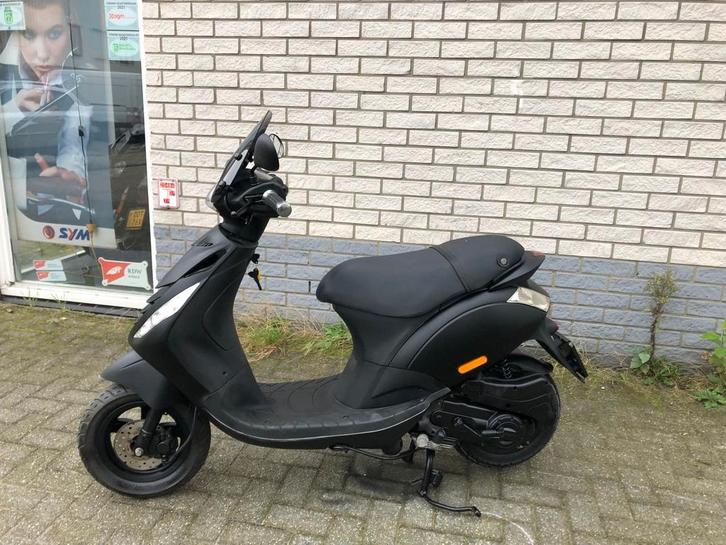 GAVE PIAGGIO ZIP SP 45KM BROM MAT ZWART BJ2015 6000KM, Fietsen en Brommers, Brommers | Tuning en Styling