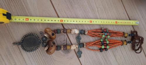 Oude, etnische ketting met barnsteen en bronzen hanger, Antiek en Kunst, Kunst | Niet-Westerse kunst, Ophalen of Verzenden