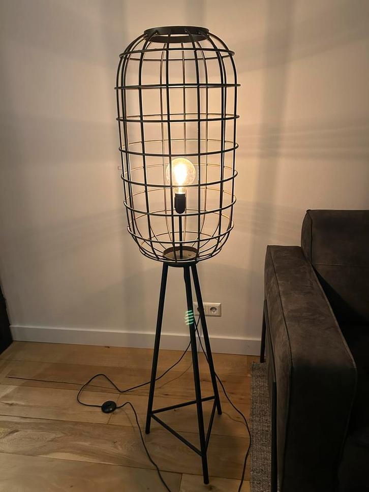Industriële Vloerlamp met Metalen Kap, Huis en Inrichting, Lampen | Vloerlampen, Zo goed als nieuw, 150 tot 200 cm, Metaal, Ophalen
