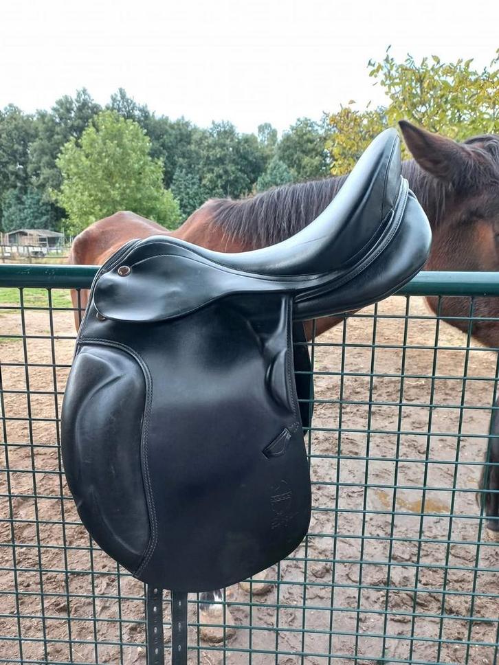 Prestige Doge 18 inch wijde boom, Dieren en Toebehoren, Paarden en Pony's | Zadels, Gebruikt, Dressuur, Ophalen of Verzenden