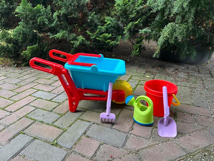 Leuke speelgoed kruiwagen met tuingereedschap, Kinderen en Baby's, Speelgoed | Buiten | Los speelgoed, Zo goed als nieuw, Ophalen