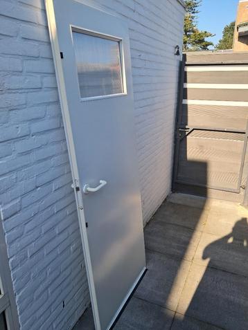 MOET WEG ! ! ! GRATIS OPDEK DEUR LINKS met Venster 78 x 201 beschikbaar voor biedingen