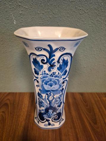 Bekervazen Porceleyne fles Royal Delft uit 1979 en 1980 beschikbaar voor biedingen