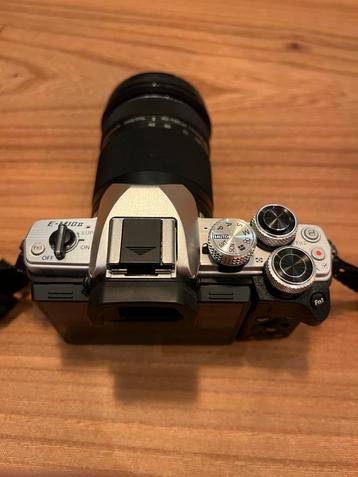 Olympus OMD E-M10 Mark II + 14-42 & 40-150mm lenzen beschikbaar voor biedingen