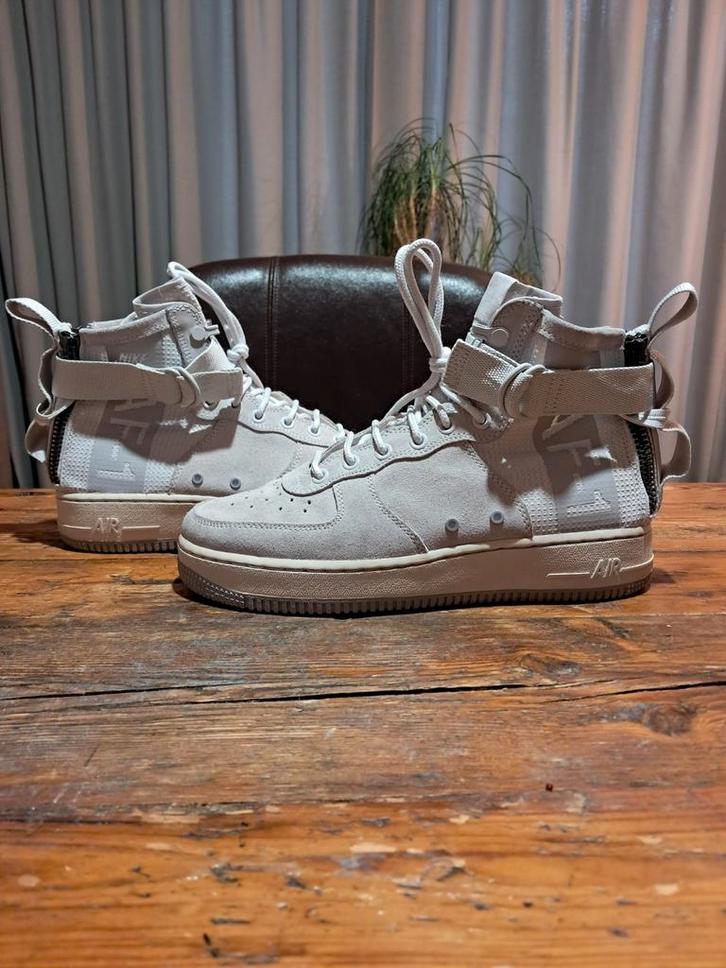 SF Air Force 1 Mid Suède 'Atmosphere Grey' Size 40, Kleding | Dames, Schoenen, Gedragen, Sneakers of Gympen, Grijs, Ophalen of Verzenden