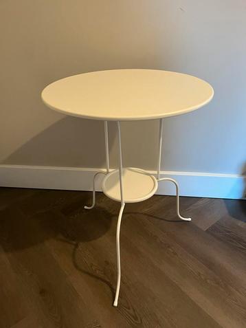 2 stuks Ikea LINDVED - Bijzettafel beschikbaar voor biedingen