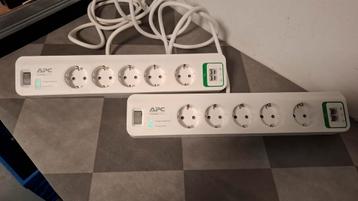 2x APC 5-voudig stekkerblok met telefoon aansluiting beschikbaar voor biedingen