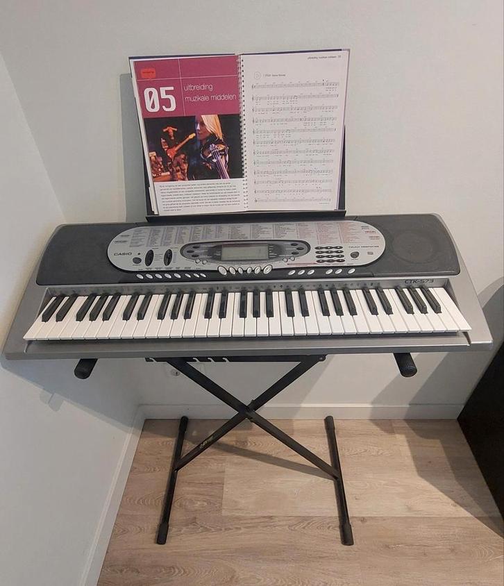 Casio CTK-573 Keyboard met Q-Ex Standaard en Bladhouder, Muziek en Instrumenten, Keyboards, Gebruikt, 61 toetsen, Casio, Aanslaggevoelig