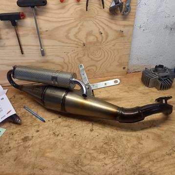 Bijna nieuwe trugloop uitlaat voor een aprilia scooter  beschikbaar voor biedingen