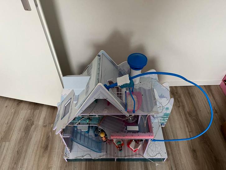 L.O.L. Surprise! OMG Winter Cottage Speelset, Kinderen en Baby's, Speelgoed | Poppenhuizen, Gebruikt, Poppenhuis, Ophalen