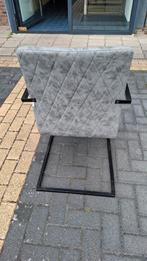 Set van 4 grijze eetkamerstoelen met metalen frame, Huis en Inrichting, Stoelen, Gebruikt, Ophalen of Verzenden, Metaal, Vier