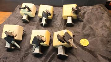 AXA Oplegsloten 6x met sleutels  beschikbaar voor biedingen