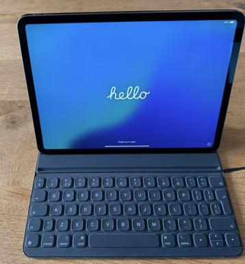 iPad Pro 11-inch 2018 WiFi-SIM 64GB + opvouwbaar toetsenbord beschikbaar voor biedingen