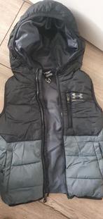 Bodywarmer underarmour jongens, Kinderen en Baby's, Ophalen of Verzenden, Zo goed als nieuw, Jongen, Jas