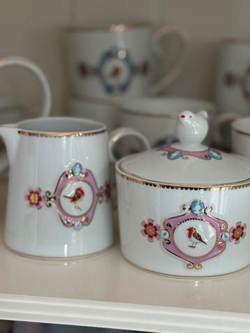 Pip Studio servies Love Birds wit met blauw of met roze beschikbaar voor biedingen