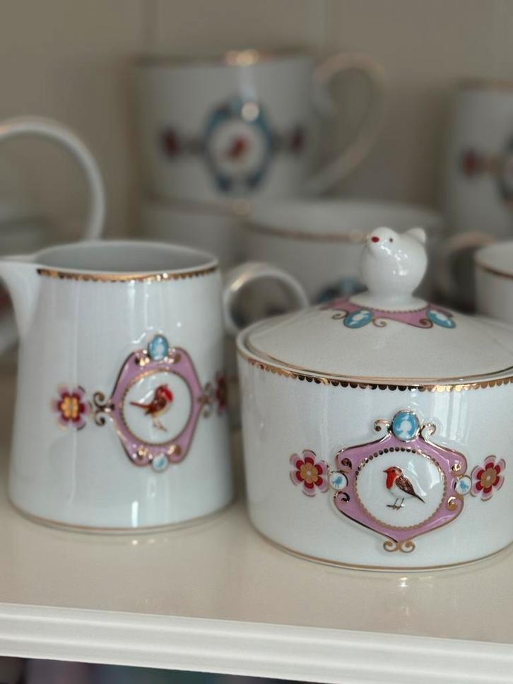 Pip Studio servies Love Birds wit met blauw of met roze, Huis en Inrichting, Keuken | Servies, Zo goed als nieuw, Overige typen