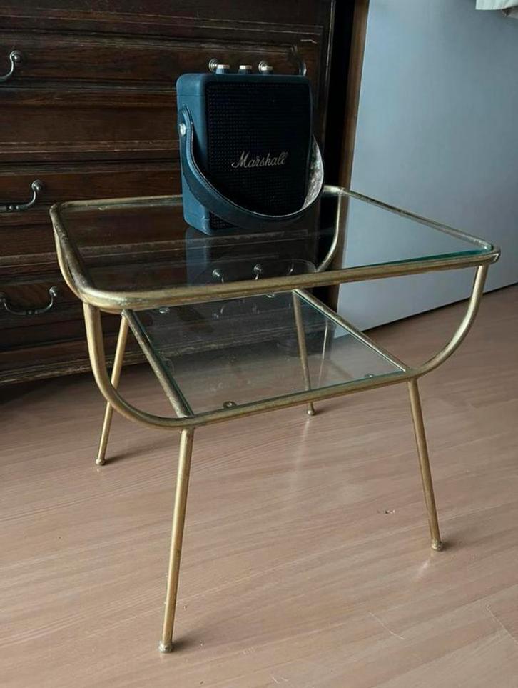 Vintage retro messing bijzettafel nachtkastje glazen bladen, Huis en Inrichting, Tafels | Bijzettafels, Zo goed als nieuw, Rechthoekig
