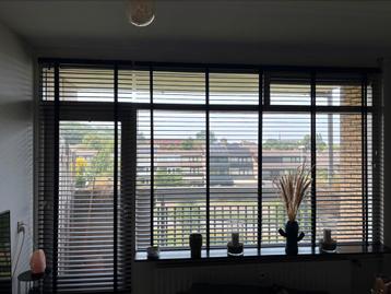 Zwarte jaloezieën/ luxaflex 170/250 cm en 220/85 beschikbaar voor biedingen