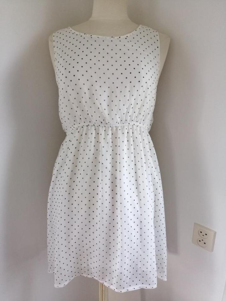 HEMA jurk wit met zwarte stip maat L - zgan -, Kleding | Dames, Jurken, Zo goed als nieuw, Maat 38/40 (M), Wit, Boven de knie
