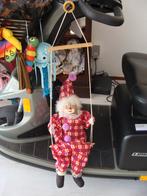 Te koop cloun op schommel om op te hangen met postelijne kop, Verzamelen, Ophalen of Verzenden, Nieuw, Pop