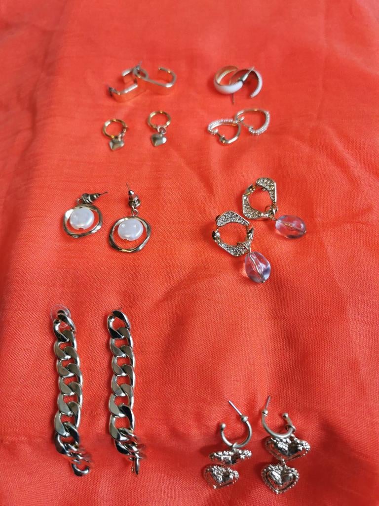 Set van 8 paar goudkleurige oorbellen, Ophalen of Verzenden, Overige materialen