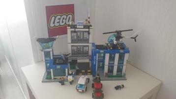 Lego politiebureau 60047 super netjes  met doos beschikbaar voor biedingen