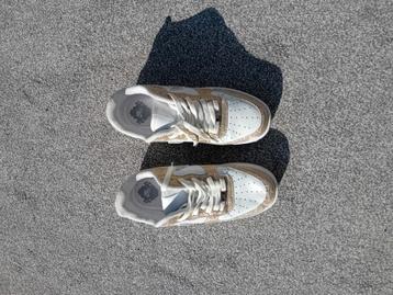 Gouden Nike Air Force 1 Sneakers - Maat 39 beschikbaar voor biedingen