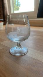 Kristallen cognacglas met ingeslepen haas, Antiek en Kunst, Antiek | Glas en Kristal, Ophalen of Verzenden