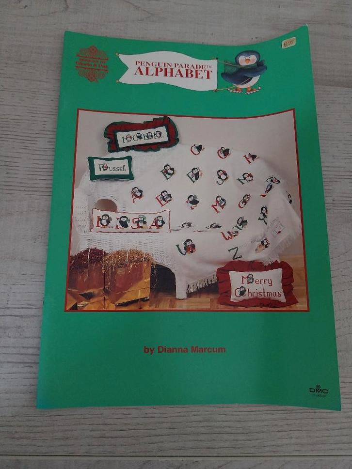 DMC borduur patronen boekje kerst pinguins en alfabet NIEUW, Hobby en Vrije tijd, Borduren en Borduurmachines, Nieuw, Patroon