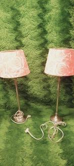 Tafellampen, zilver kleurige voet, rosé, rode kapjes, Huis en Inrichting, Gebruikt, Ophalen of Verzenden, 50 tot 75 cm