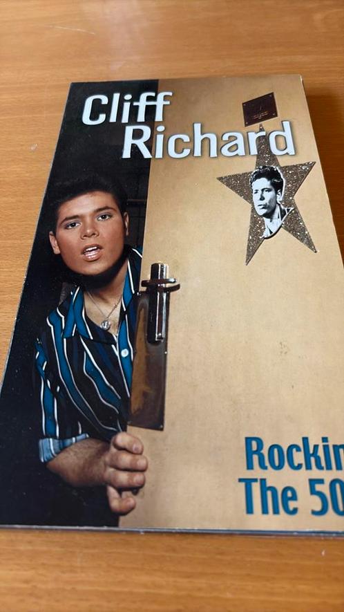 Cliff Richard limited 4 cd box rocking the 50’s incl live, Cd's en Dvd's, Cd's | Rock, Zo goed als nieuw, Ophalen of Verzenden