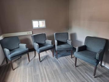 4 gratis stoelen 