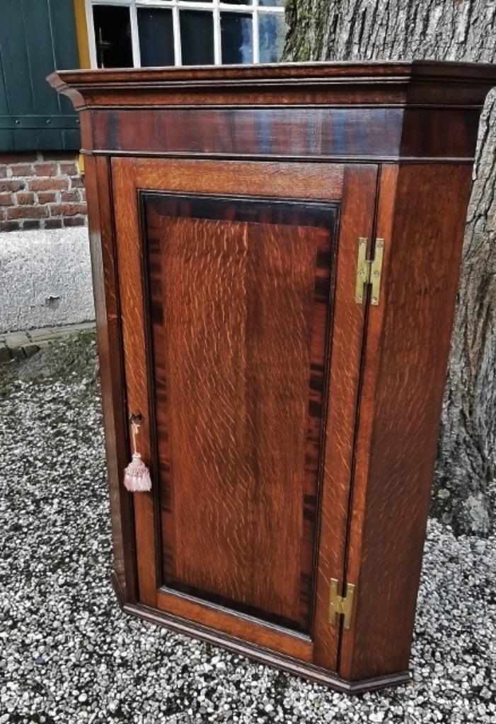 Engels hang hoekkastje ca 1800., Antiek en Kunst, Antiek | Overige Antiek, Ophalen