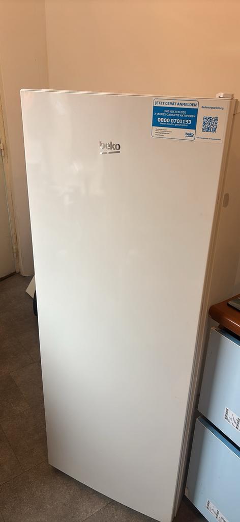 Beko koelkast, Witgoed en Apparatuur, Koelkasten en IJskasten, Zo goed als nieuw, Zonder vriesvak, 200 liter of meer, 120 tot 140 cm