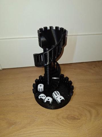 Dobbelsteen Toren voor Bordspellen beschikbaar voor biedingen