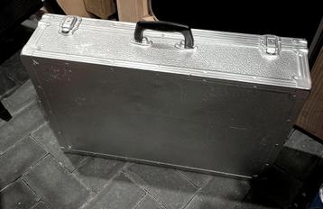 Grote Aluminium koffer 62 x 41 x 15 cm beschikbaar voor biedingen