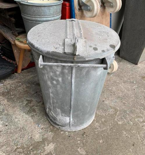 Vuilnisbak oude zinken vuilnisbak uit Naaldwijk, Huis en Inrichting, Woonaccessoires | Prullenbakken, Ophalen of Verzenden